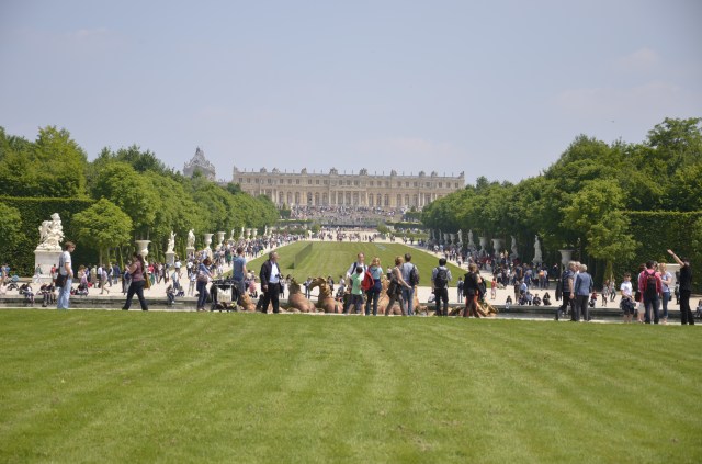 This is just the glimpse of sprawling walk you need to take from Queen's chalet to the Palace with cramped gardens and fountains and statues sprinkled in most artistic way for you to find out through massive four quadrant garden maze. 