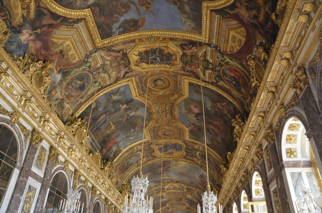 Amalgamation of grandeur and art : Hall of Mirror 